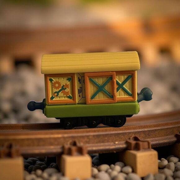 Learning Curve Chuggington Die-Cast Cally’s Box Car Die Cast Train B4 - Picture 1 of 8